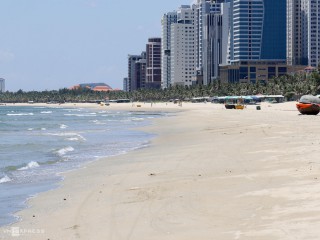 Chuyên gia khuyến nghị người dân hạn chế ra đường